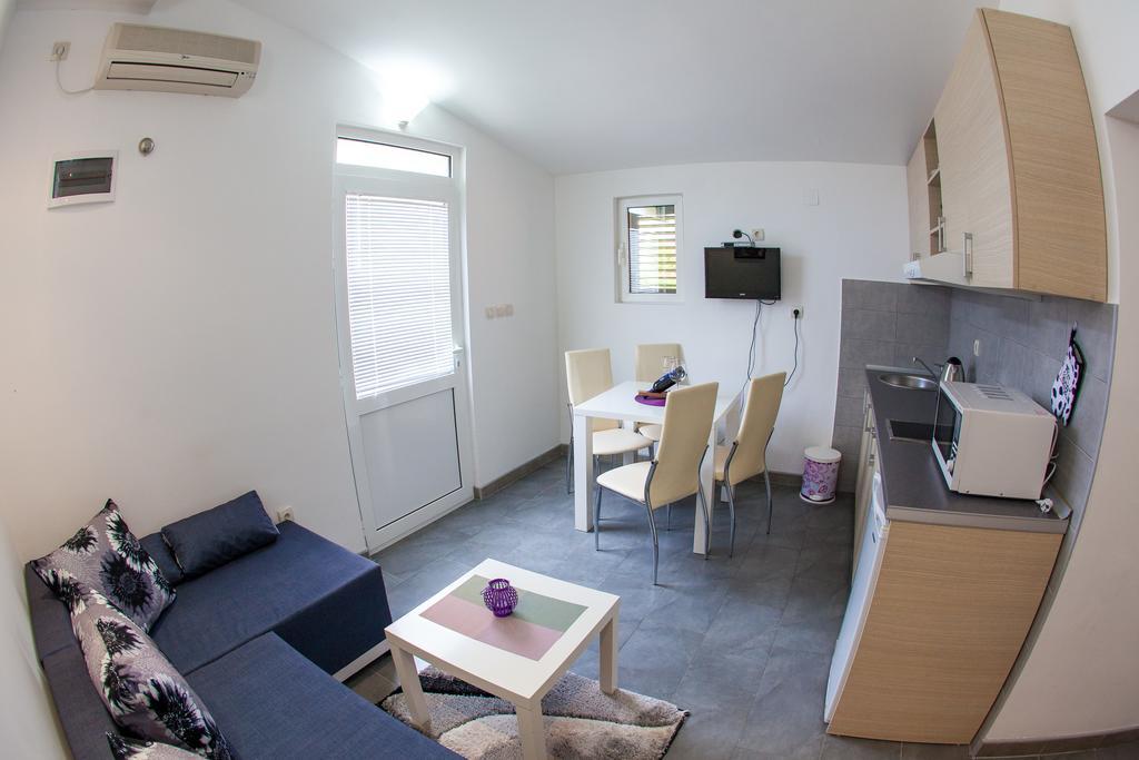 Apartments Vila Masha Petrovac Bagian luar foto